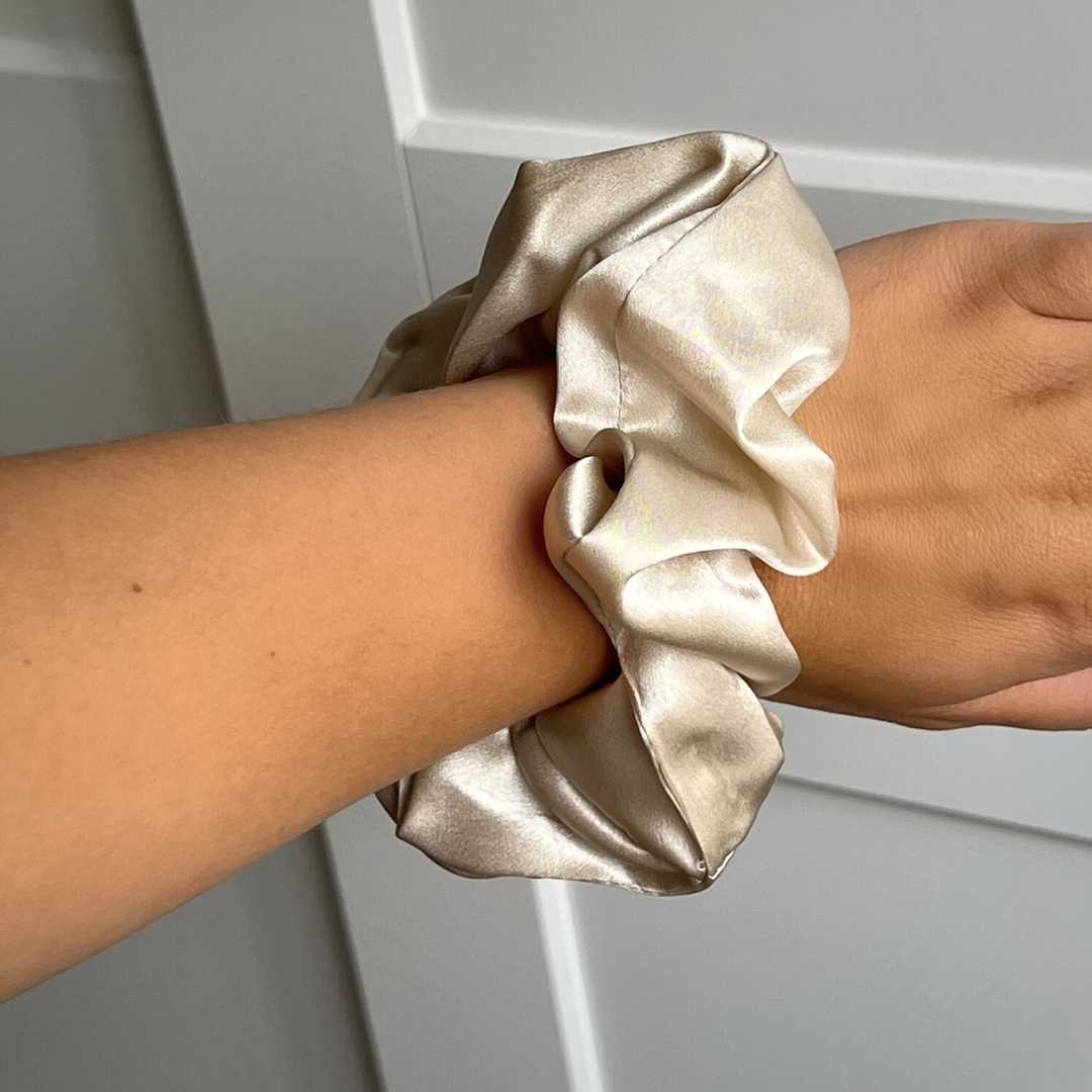Silke scrunchie beige