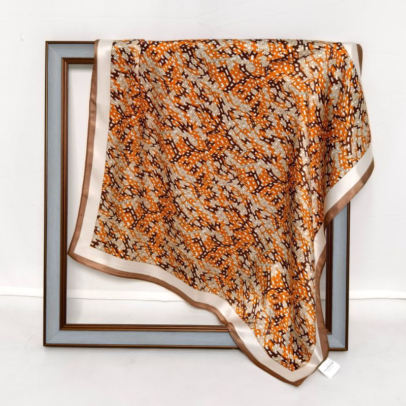 Sidenäsduk | Orange Mönster | 68 CM
