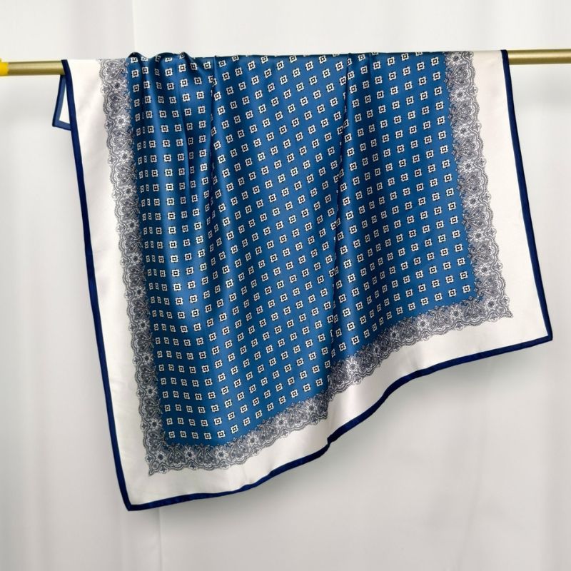 Sidenäsduk | Marinblå | 90 CM