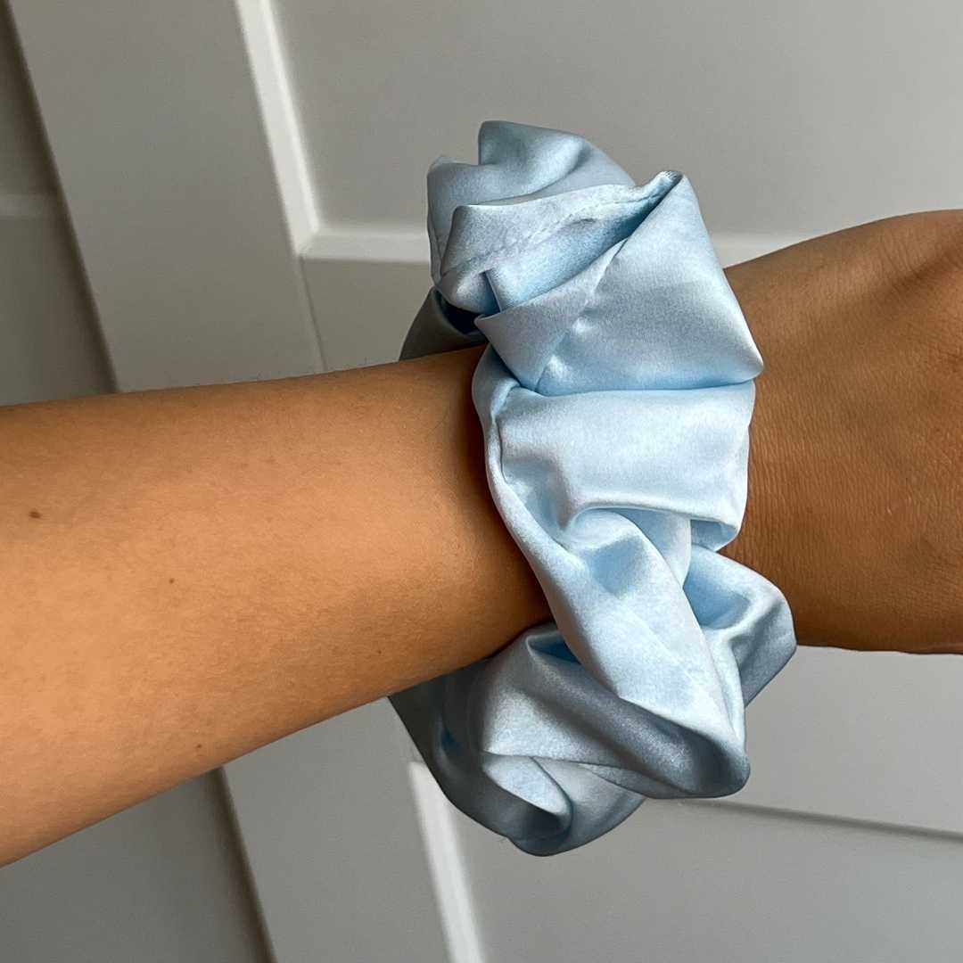 Silke scrunchie baby blue